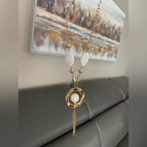 Elegant Gold and White Pendant Necklace